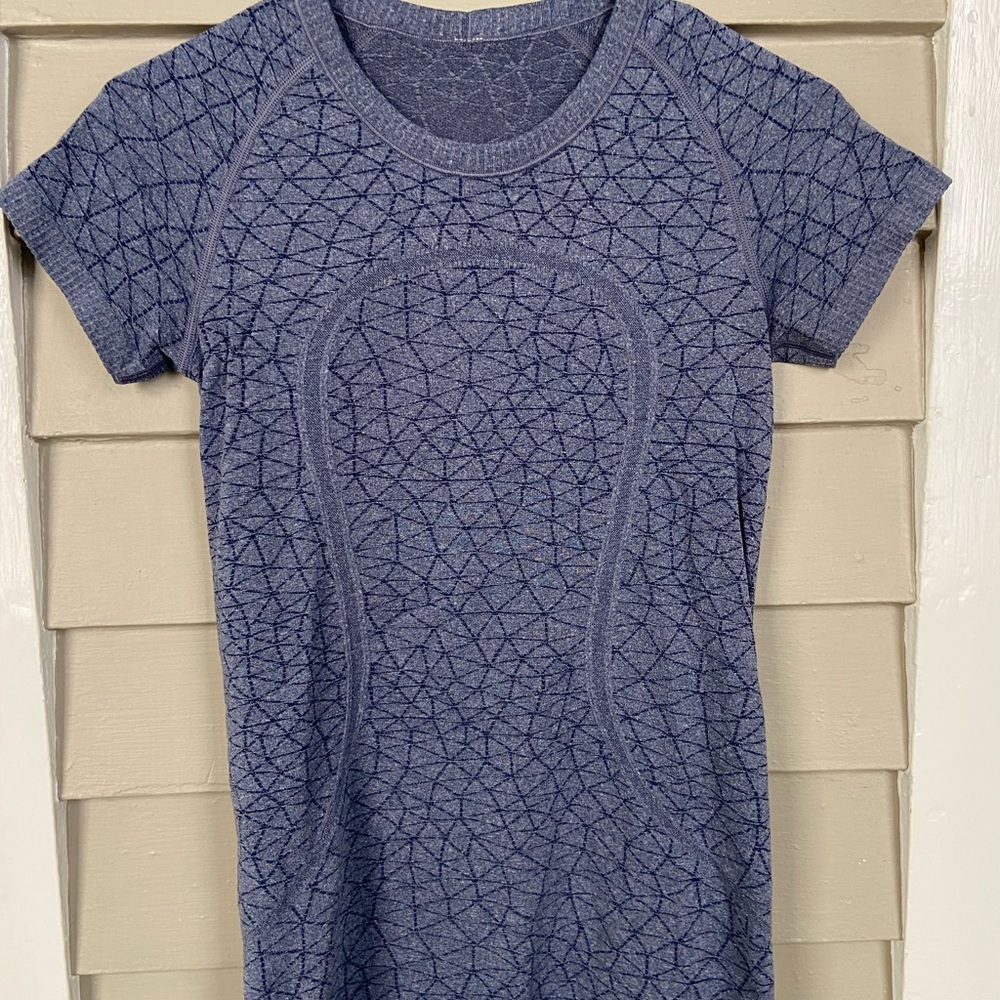 Lululemon Tshirt size 6